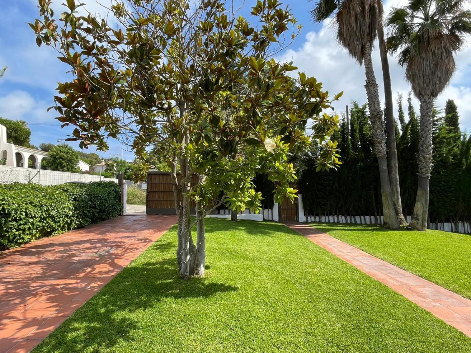 Casa Mediterranea Con Gran Jardin Y Piscina A 500 M De La Playa Roda de Bara Bagian luar foto